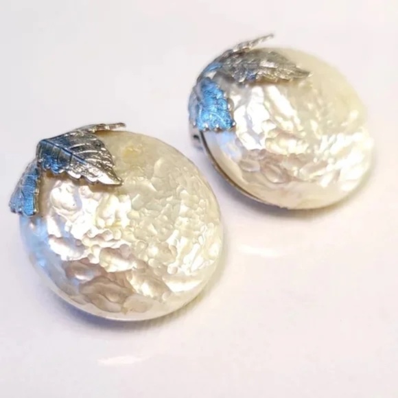 Vintage Pearlized Earrings with layered leaf design - Picture 10 of 10